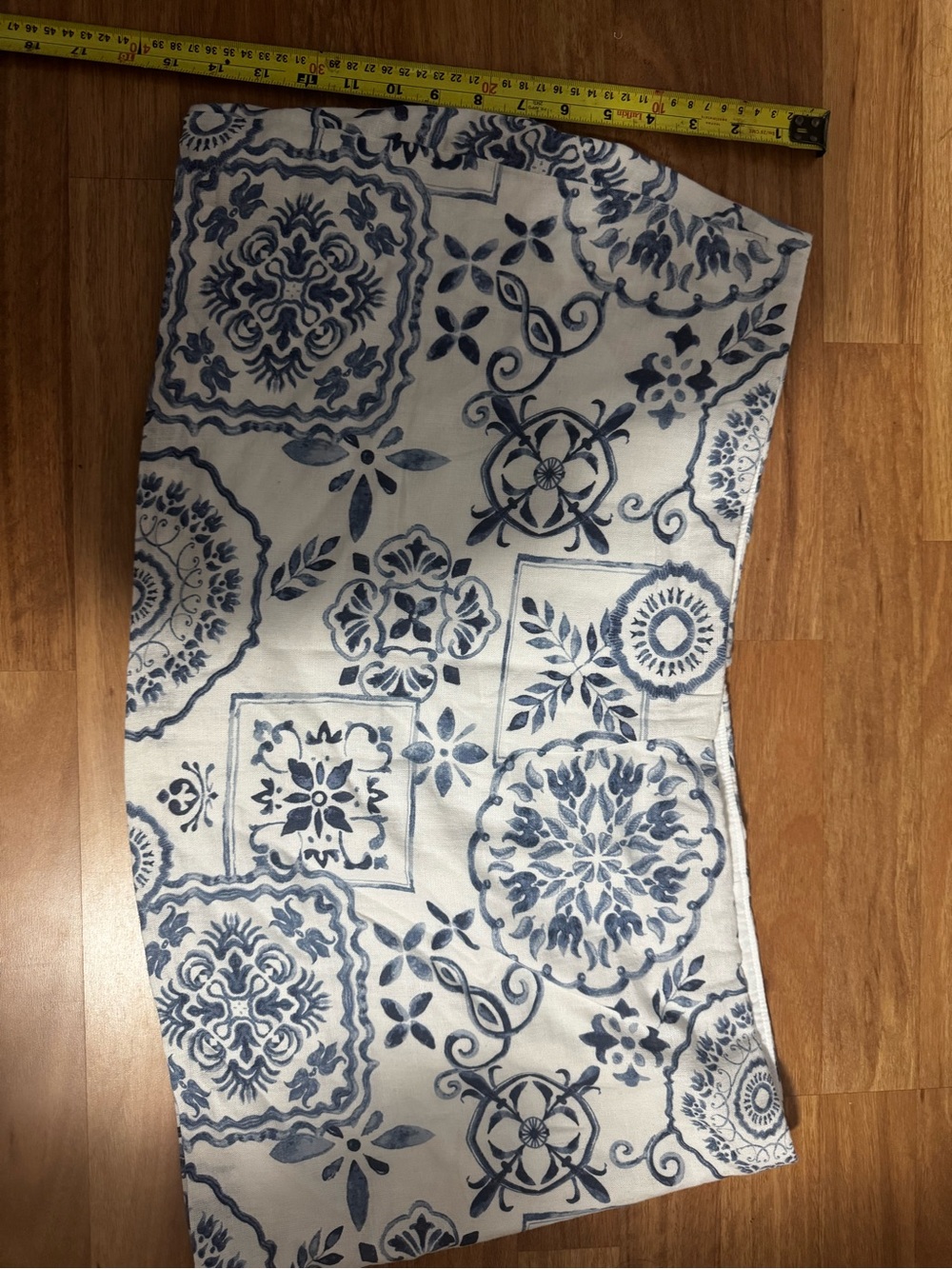 Abercrombie & Fitch -Blue and White Tile Pattern Skort
